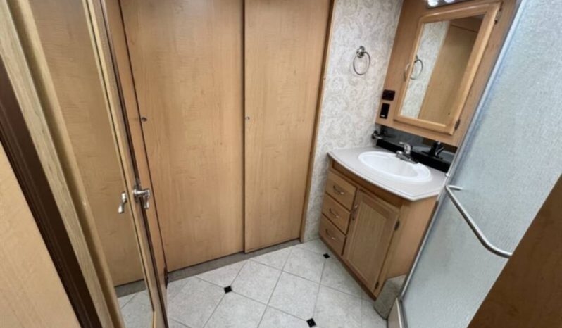 
								2005 National Tropical 370LX full									