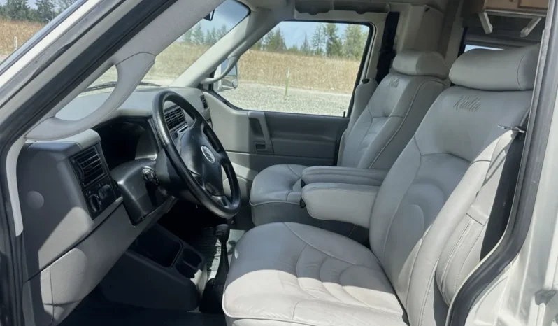 
								2004 Winnebago Rialta full									