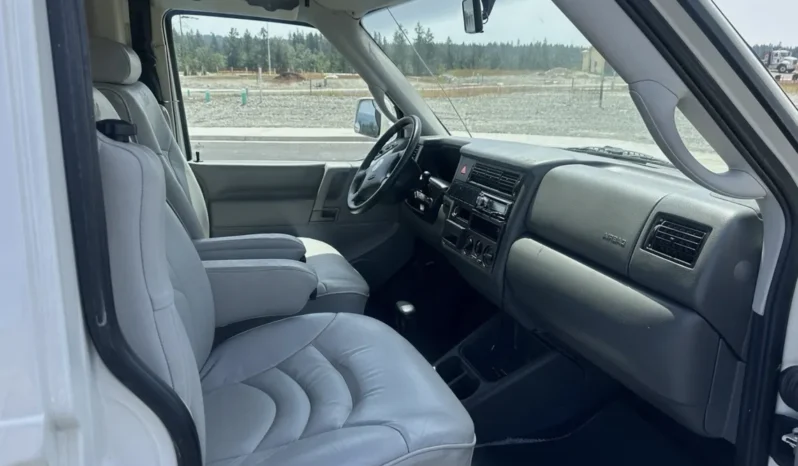 
								2004 Winnebago Rialta full									