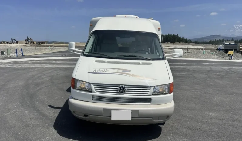 
								2004 Winnebago Rialta full									