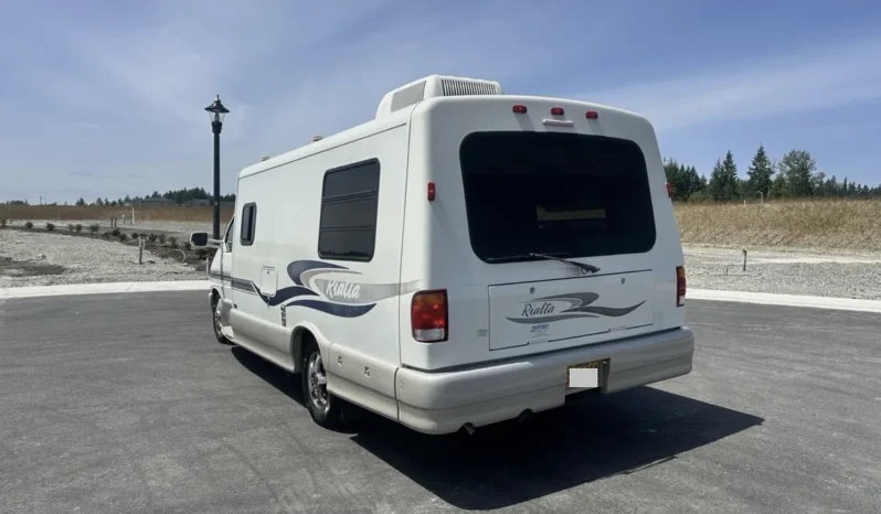 
								2004 Winnebago Rialta full									