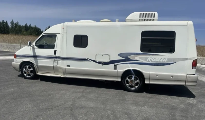 
								2004 Winnebago Rialta full									