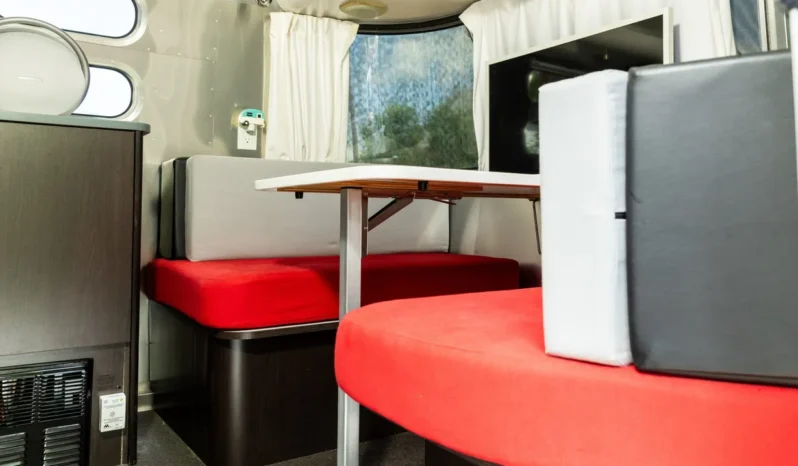 
								2010 Airstream 19CNB Victorinox Edition full									