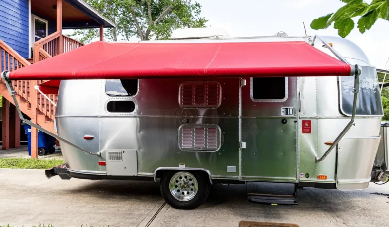 
								2010 Airstream 19CNB Victorinox Edition full									