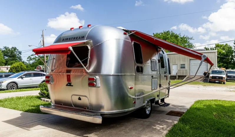
								2010 Airstream 19CNB Victorinox Edition full									