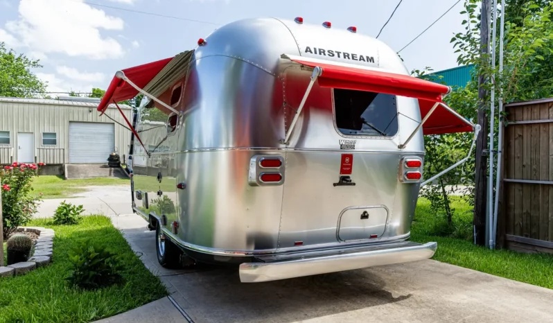 
								2010 Airstream 19CNB Victorinox Edition full									