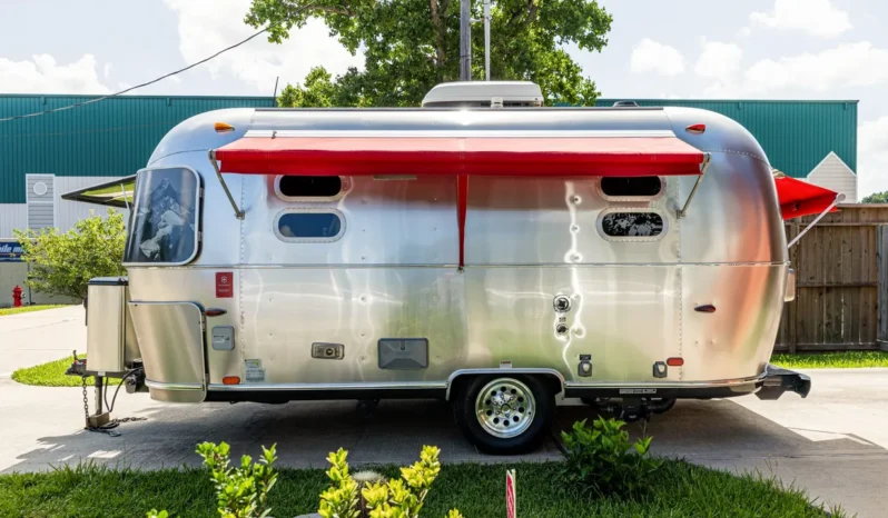 
								2010 Airstream 19CNB Victorinox Edition full									