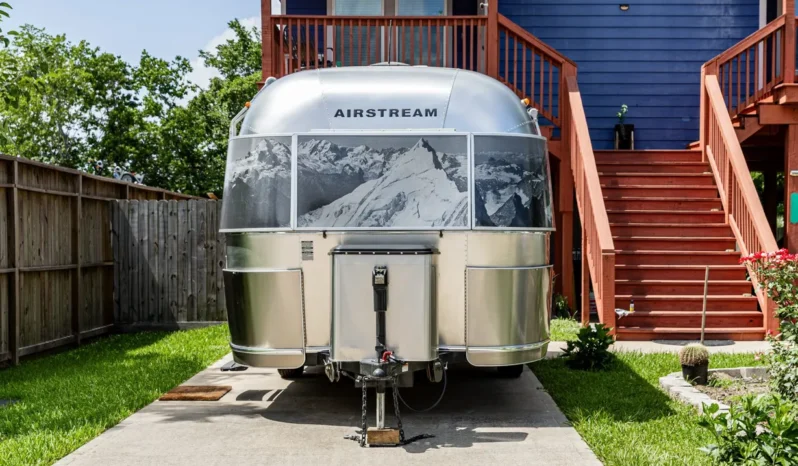 
								2010 Airstream 19CNB Victorinox Edition full									