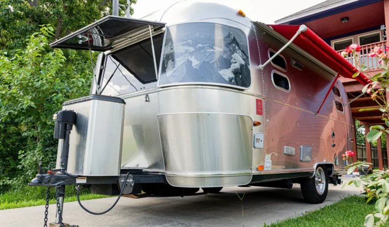 
								2010 Airstream 19CNB Victorinox Edition full									