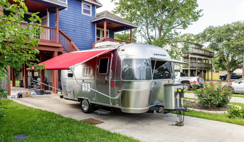 
								2010 Airstream 19CNB Victorinox Edition full									