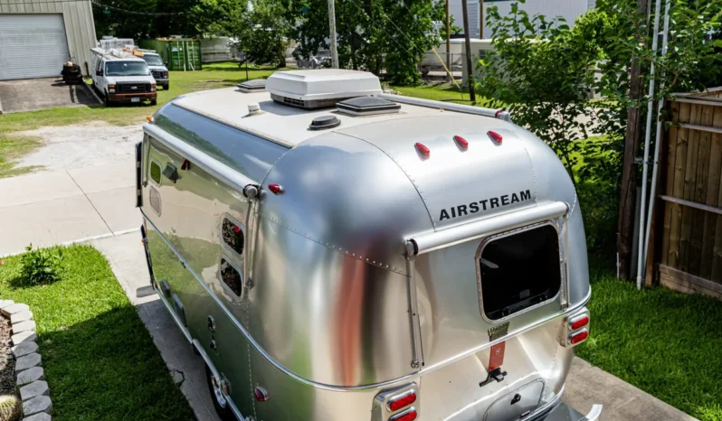 
								2010 Airstream 19CNB Victorinox Edition full									