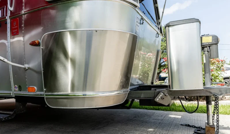 
								2010 Airstream 19CNB Victorinox Edition full									