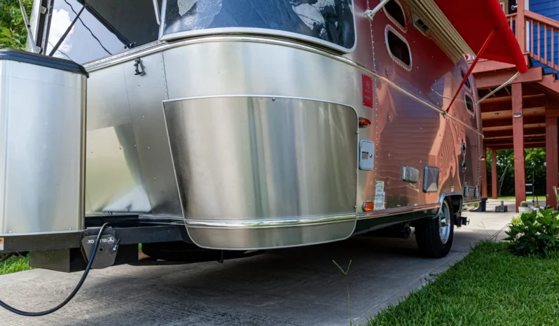 
								2010 Airstream 19CNB Victorinox Edition full									