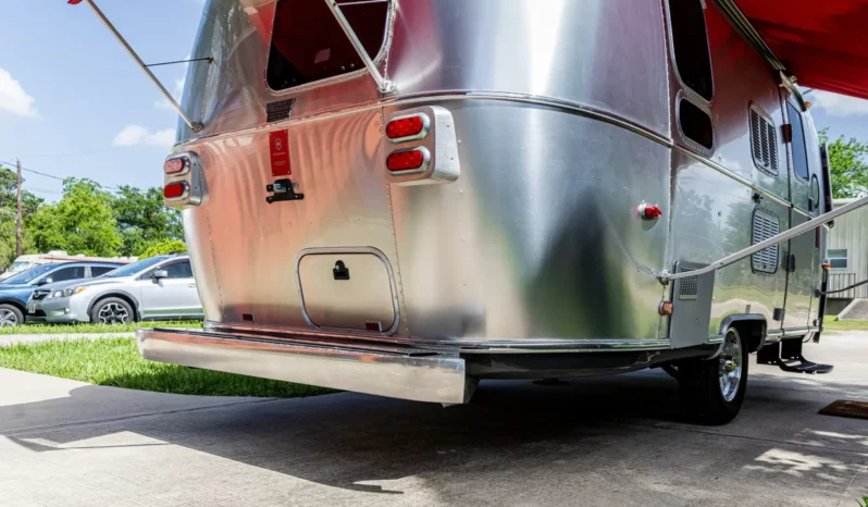 
								2010 Airstream 19CNB Victorinox Edition full									