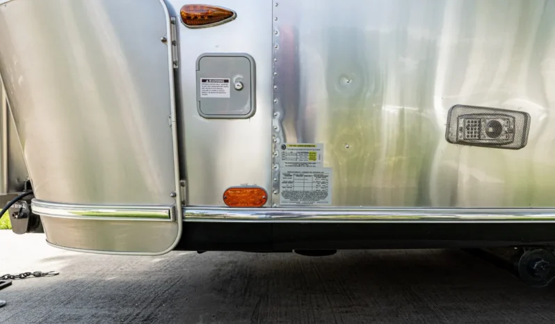 
								2010 Airstream 19CNB Victorinox Edition full									