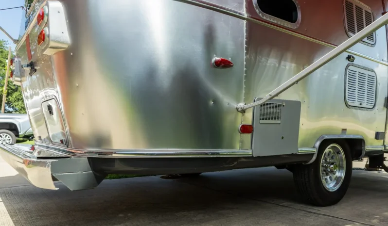 
								2010 Airstream 19CNB Victorinox Edition full									