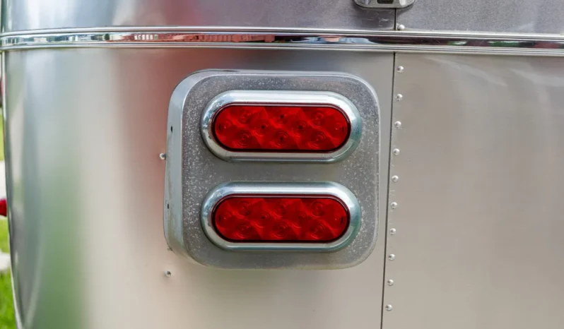 
								2010 Airstream 19CNB Victorinox Edition full									