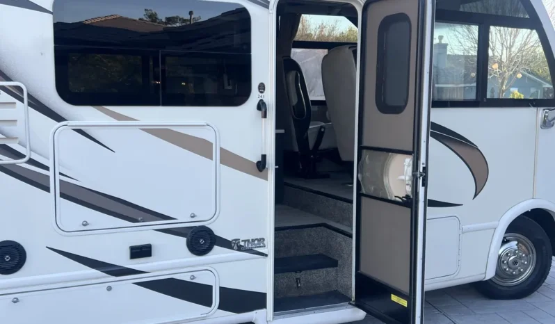 
								2018 Thor Motor Coach Axis 24.1 full									