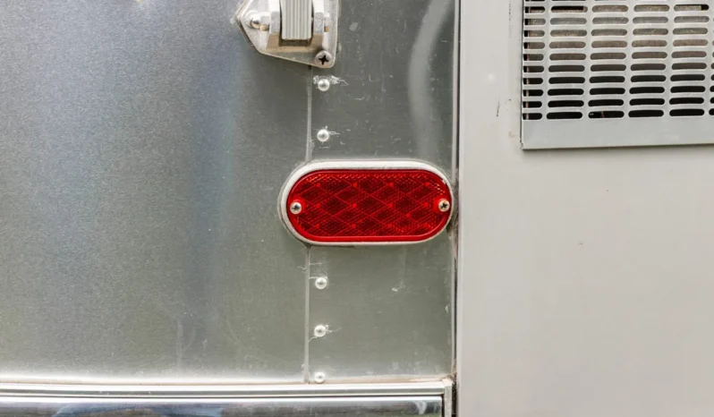
								2010 Airstream 19CNB Victorinox Edition full									