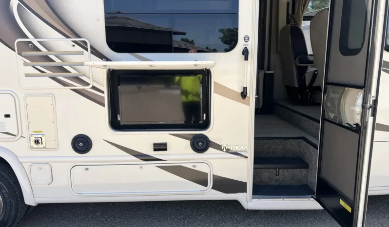 
								2018 Thor Motor Coach Axis 24.1 full									