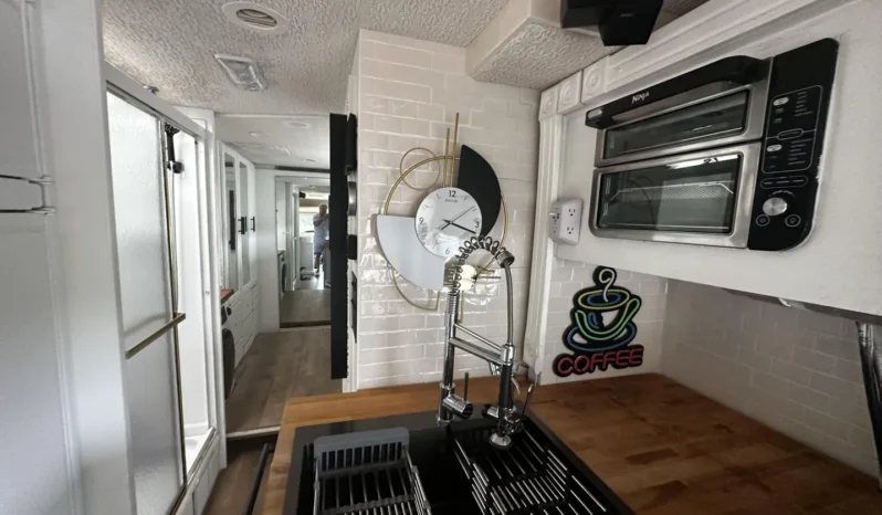 
								2002 Winnebago Itasca Sundancer Motorhome full									