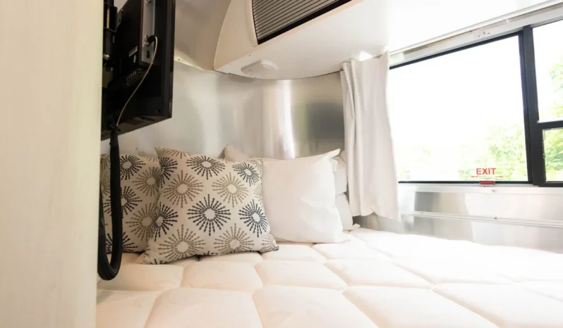 
								2021 Airstream Bambi 16′ Travel Trailer full									