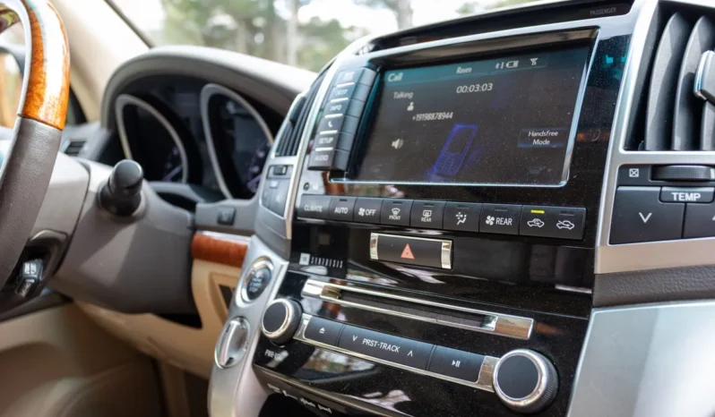 
								2014 Toyota Land Cruiser URJ200 full									