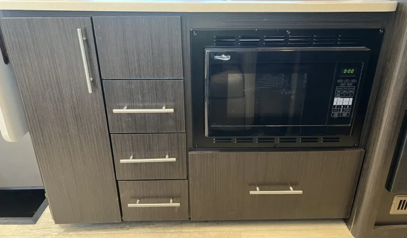 
								2018 Thor Motor Coach Axis 24.1 full									