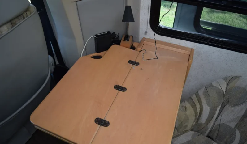 
								2001 Volkswagen EuroVan Winnebago Rialta full									